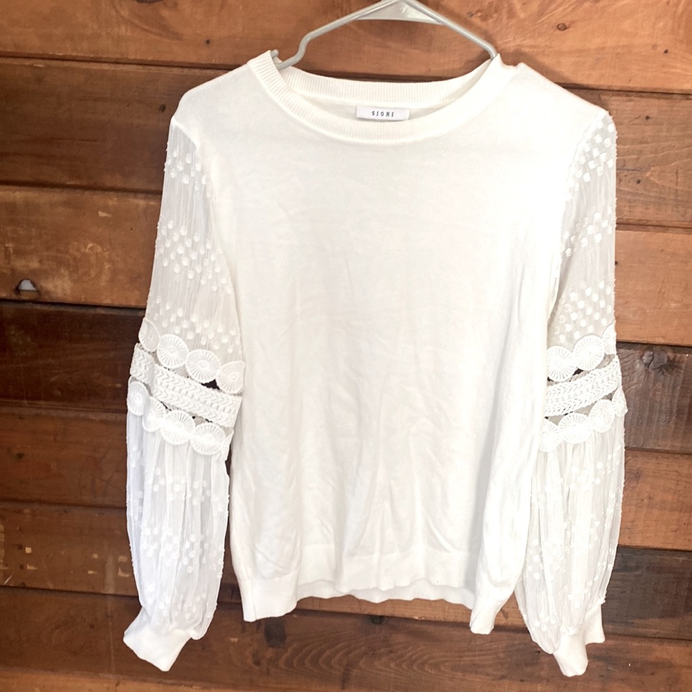 Sioni sweater with delicate puff sleeves.